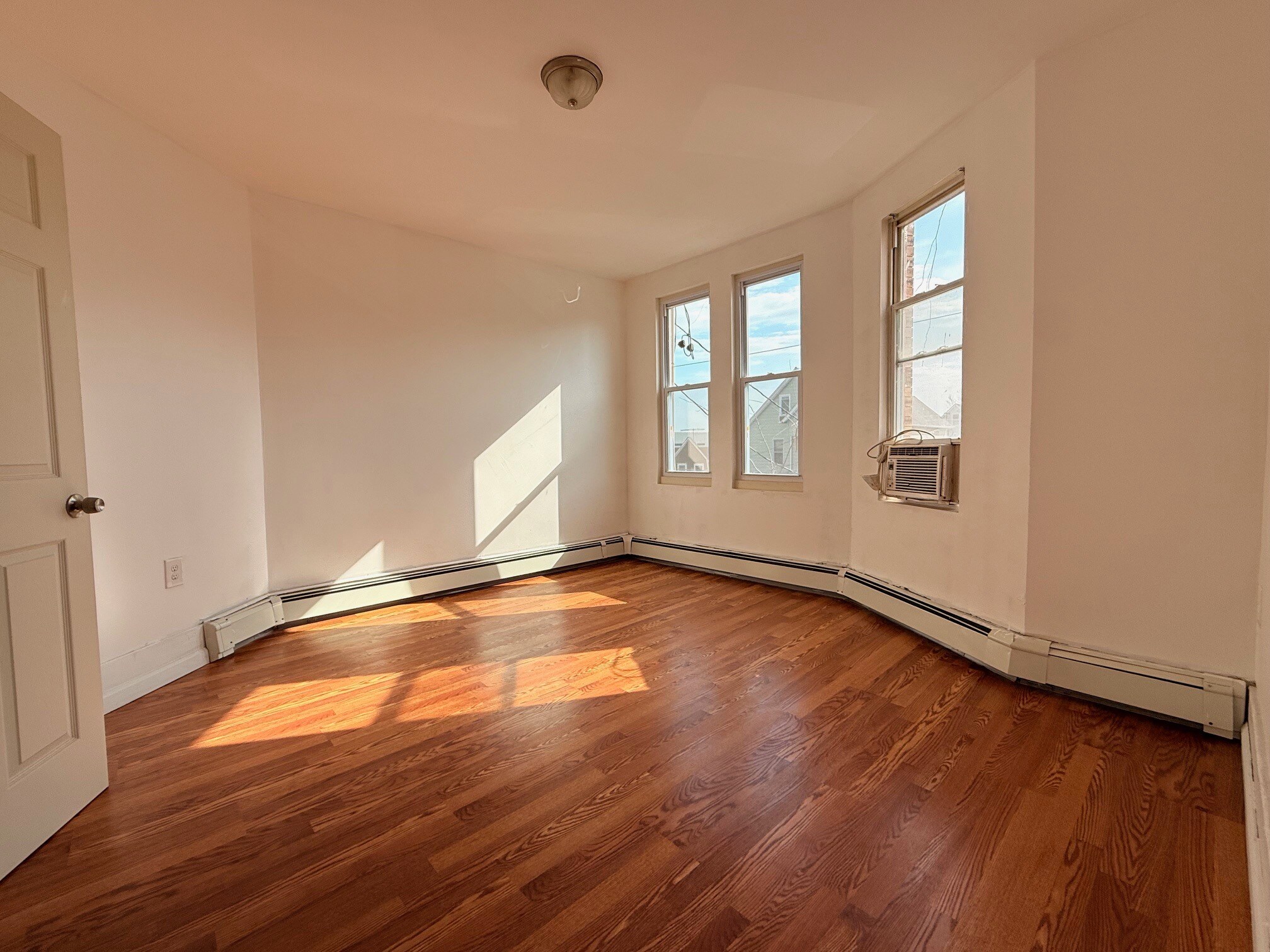 Building Photo - 35 W 47th St