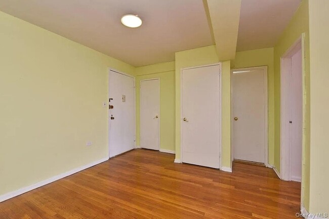 Primary Photo - 34-20 Parsons Blvd