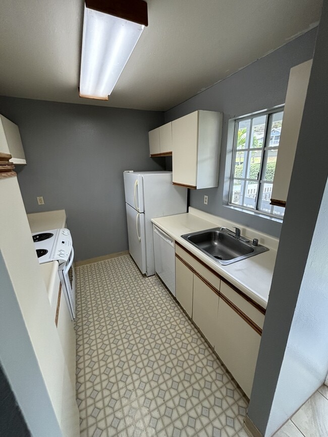 Building Photo - 92-1045-1045 Lalahi St