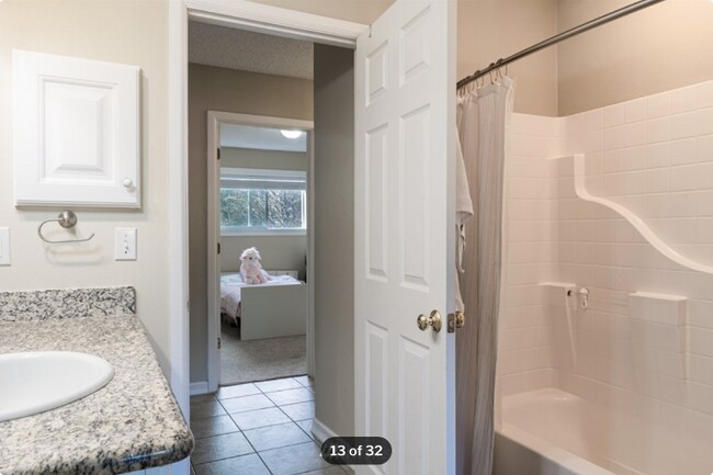 Building Photo - 37110 5th Ave SW