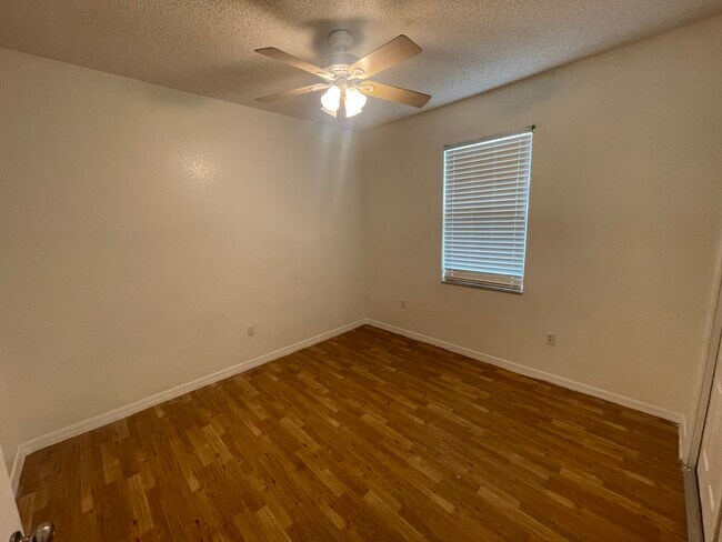Building Photo - 611 Terranova Dr