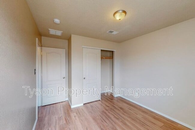 Building Photo - 3739 Clear Creek Rd