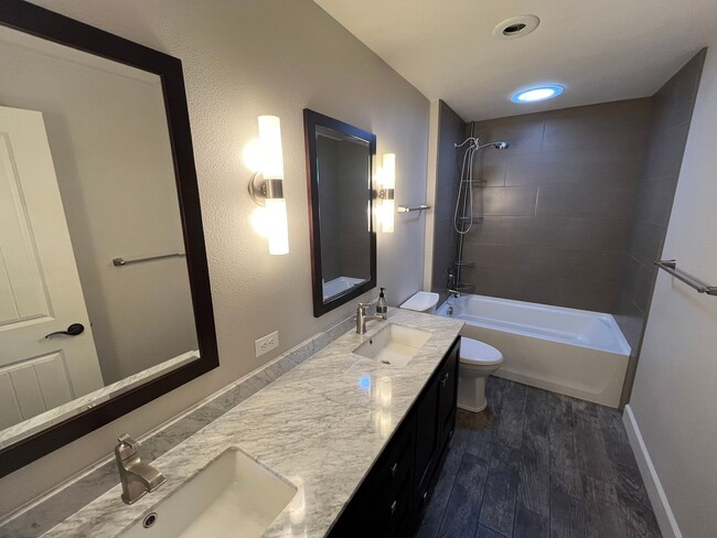 Building Photo - Amazing 4 Bed/3 Bath Home on One Acre with...