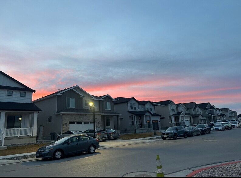 Building Photo - 81 S Keaki Wood