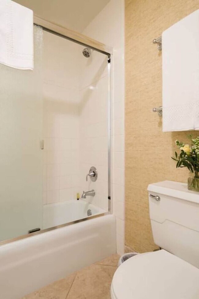 Building Photo - 662 Cottage Dr