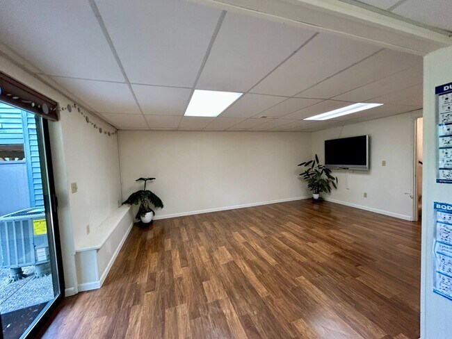 Building Photo - 3500 Ridgemont Way
