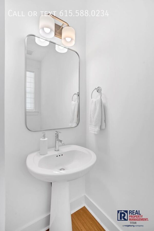 Building Photo - 613 Conifer Dr