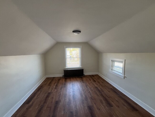 Building Photo - 526 E Eighth Street