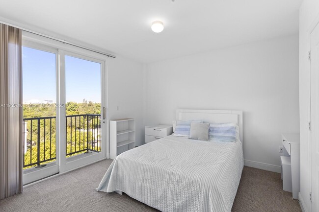 Building Photo - 2701 SW 3rd Ave