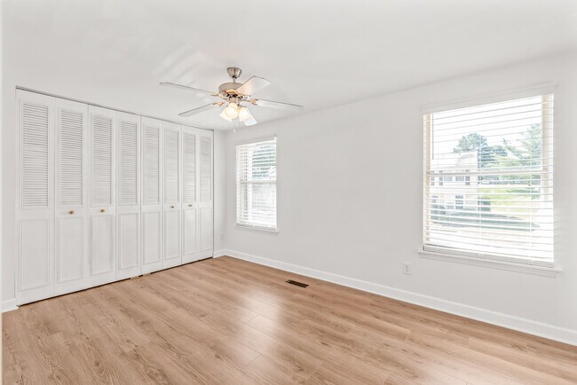 Building Photo - 9726 Old Gate Dr