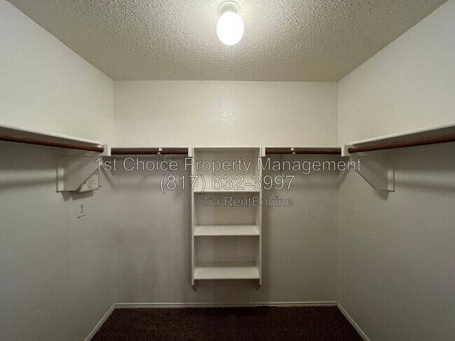 Building Photo - 4888 Parkview Hills Ln