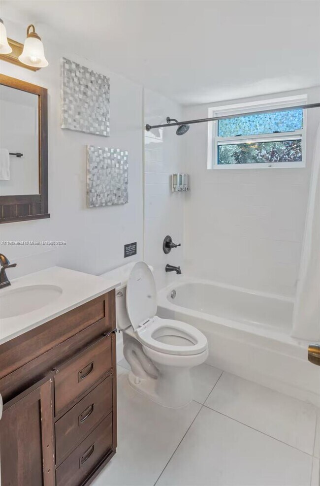 Building Photo - 7536 W Treasure Dr