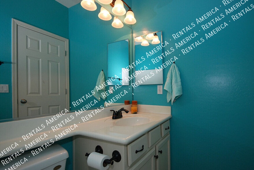 Building Photo - 2010 S Falcon Dr