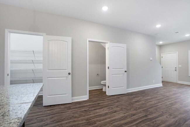 Building Photo - 955 Professional Park Dr