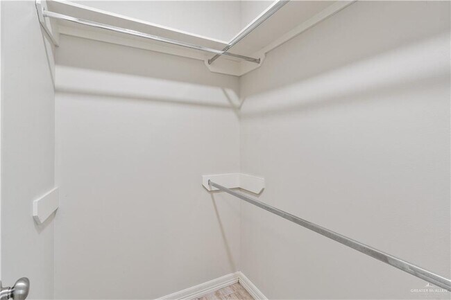 Building Photo - 13 Whitewing Ave