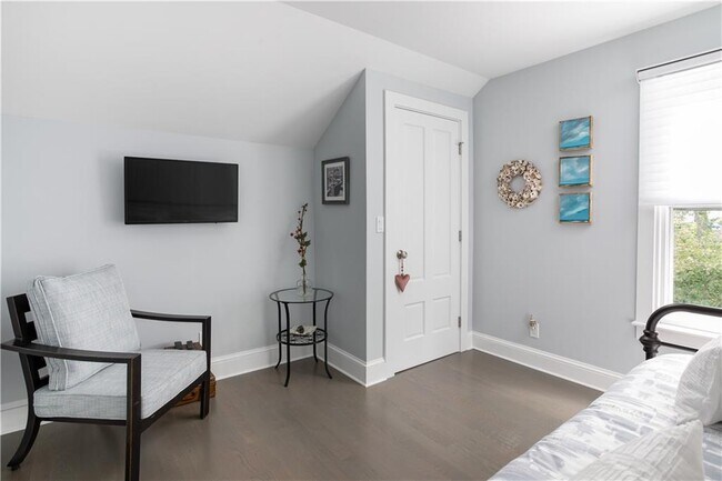 Building Photo - 96 3rd St