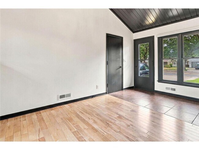 Building Photo - 4424 W 70th St