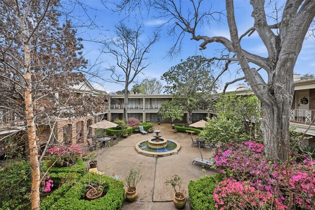 Building Photo - 2727 Briarhurst Dr