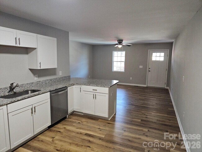 Building Photo - 179 Glen-Gar Dr