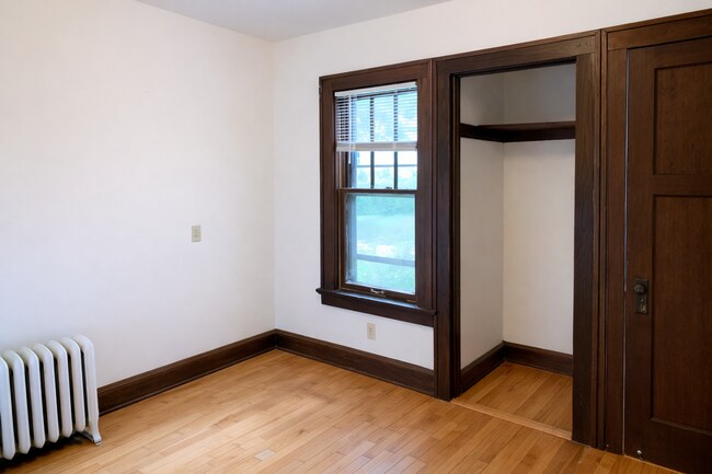 Building Photo - 1025/1027 Jenifer St Apartments