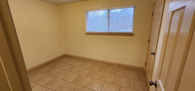 Building Photo - 134 Ash St