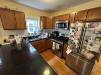 Building Photo - No Brokers Fee, No Last Month Rent, In Unit Washer and Dryer, Recently Renovated Unit.