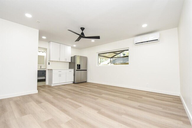 Building Photo - 1010 Woodchurch Ln