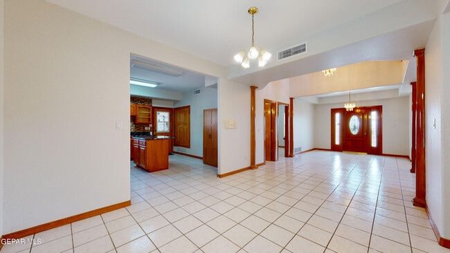 Building Photo - 9033 Leo St