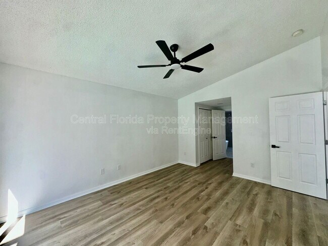 Building Photo - 3032 Bloomsbury Dr