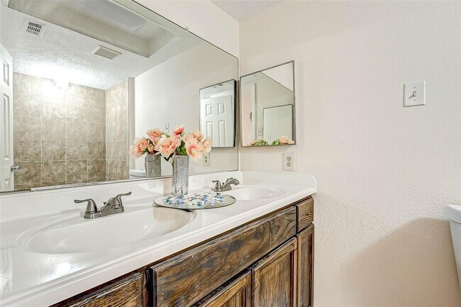 Building Photo - 9915 Towne Tower Ln