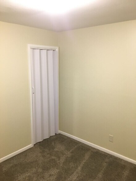 Building Photo - 605 21st St