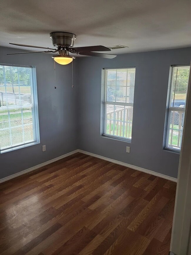 Building Photo - 1120 Stowe St