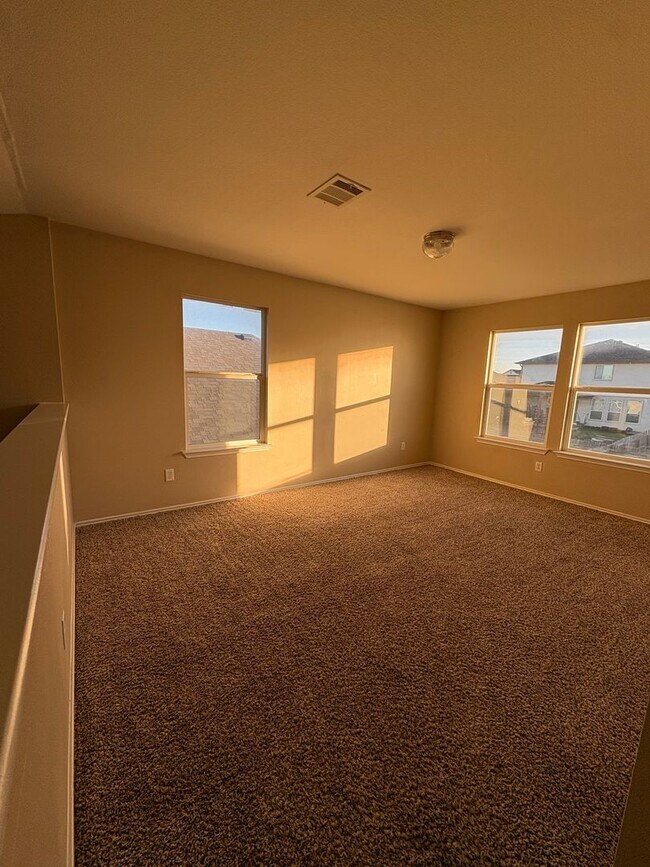 Building Photo - AVAILABLE NOW