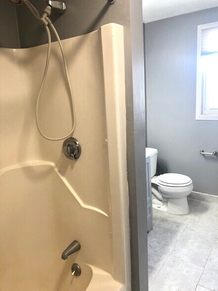 Building Photo - 3 Circuit Ln