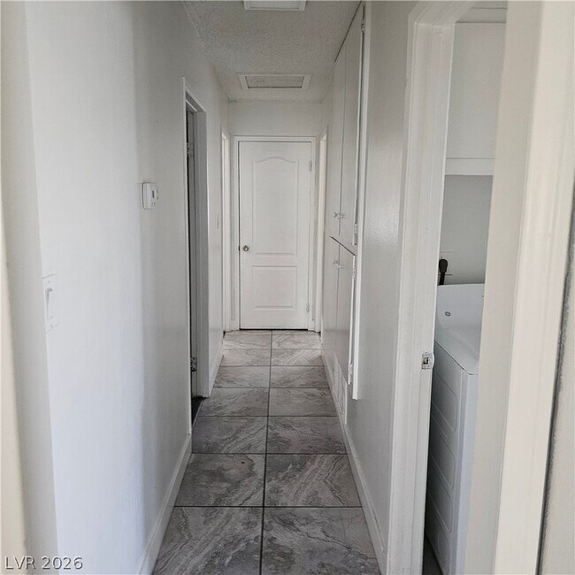 Building Photo - 213 Orchid Dr