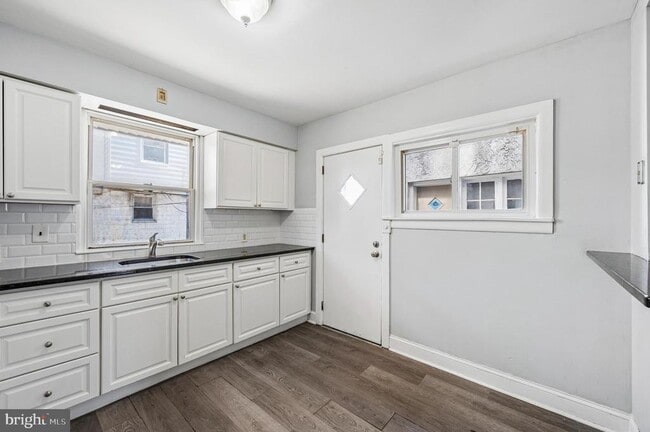 Building Photo - 65 Hartley Rd