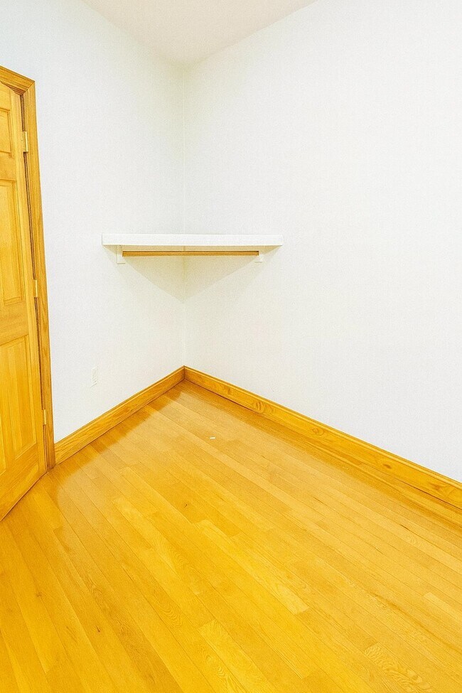 Building Photo - 549 W SIDE Ave