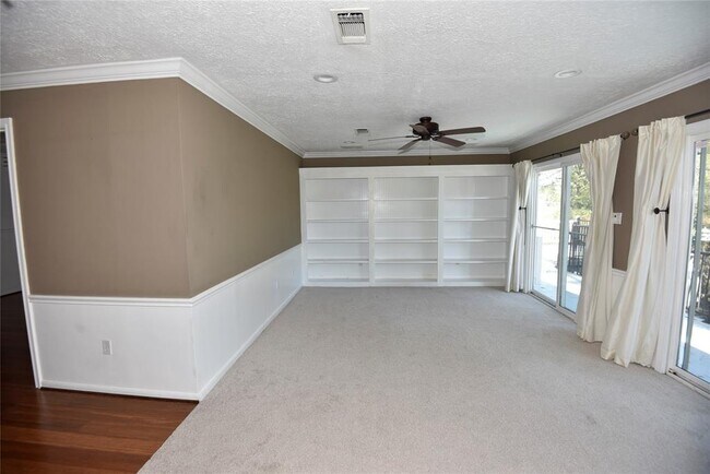 Building Photo - 102 S Timber Top Dr