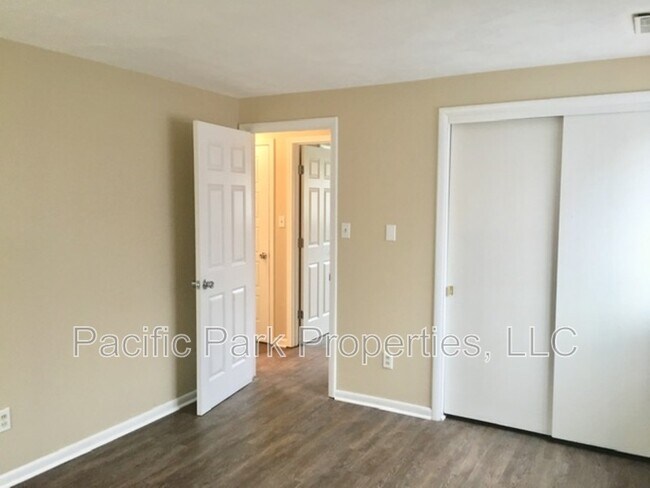 Building Photo - 9403 Shenandoah Dr