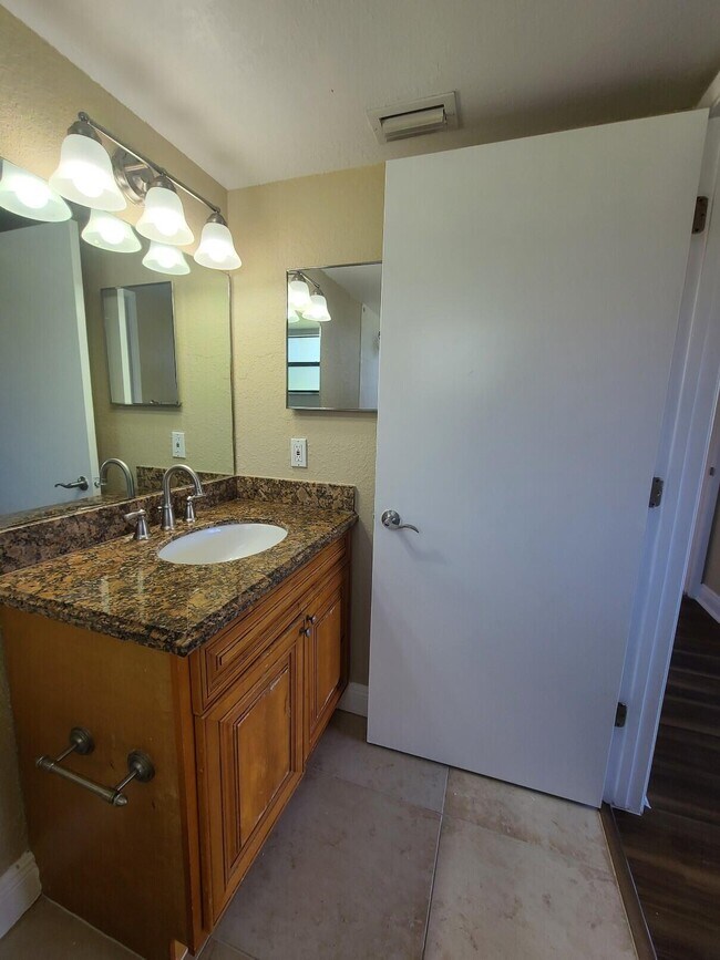 Building Photo - 1601 Balfour Point Dr