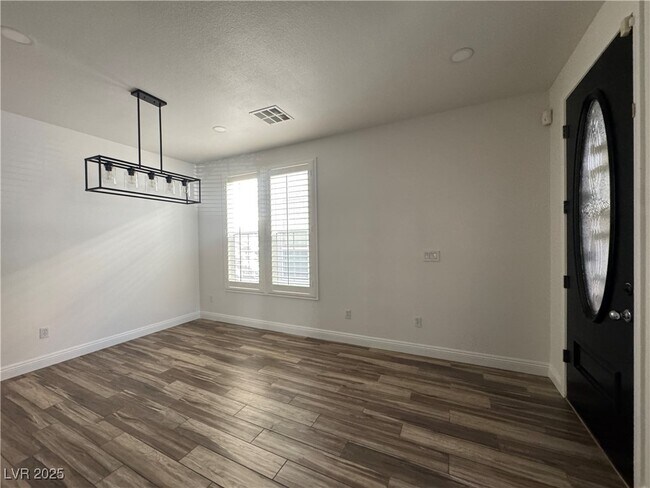 Building Photo - 9501 Ironsend St