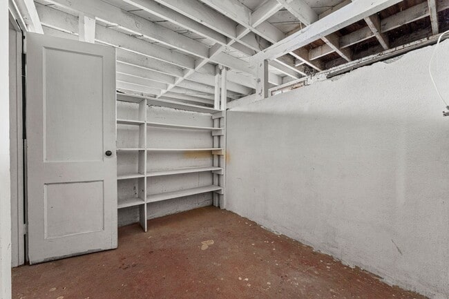 Building Photo - Rare 2 bedroom 1 bath HOUSE by Columbia River Marina!