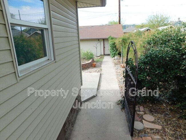 Building Photo - 930 Ouray Ave