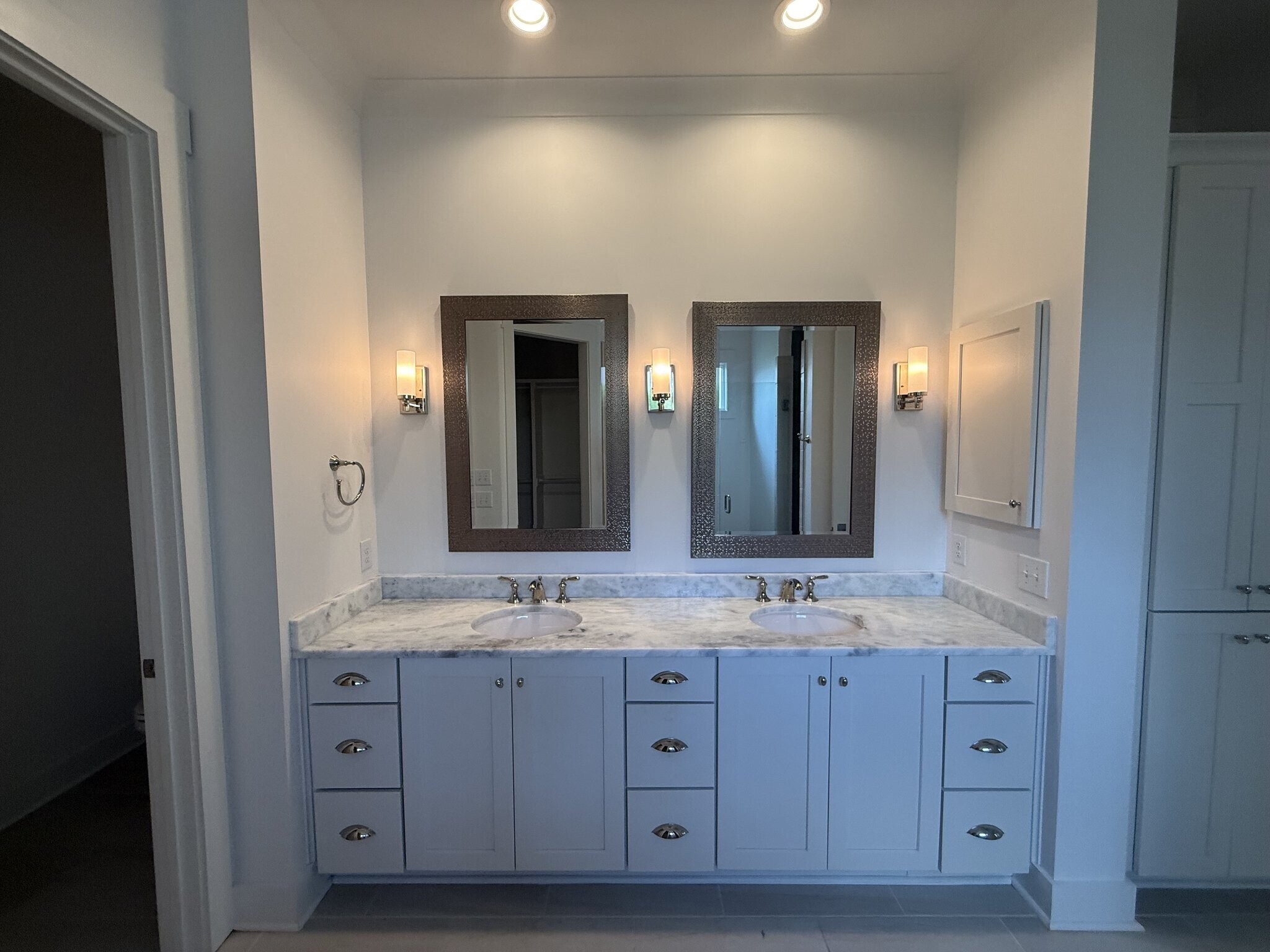 Building Photo - 427 Colony Dr
