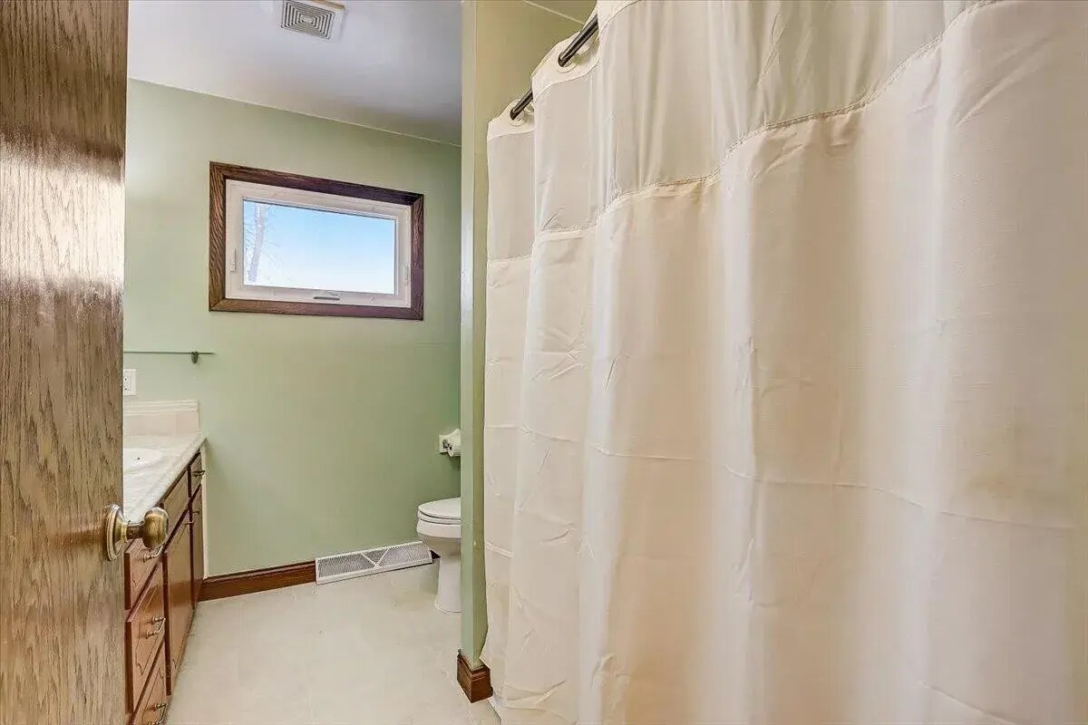 Building Photo - 4906 Academy Dr