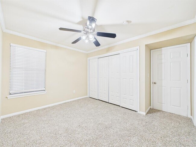 Building Photo - 501 W 26th St