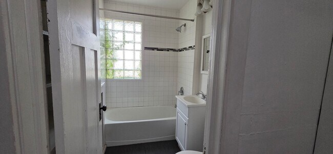 Building Photo - 3059 N Frederick Ave