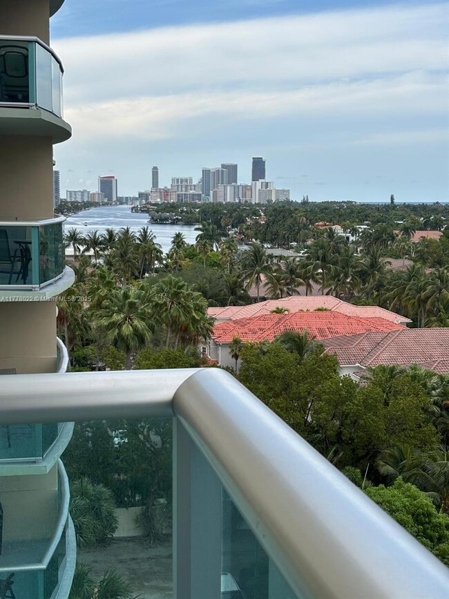Primary Photo - 19390 Collins Ave
