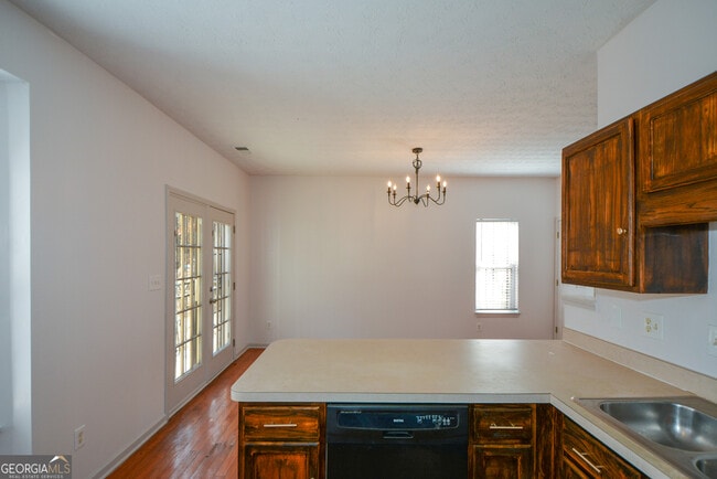 Building Photo - 5460 Hampton Ct