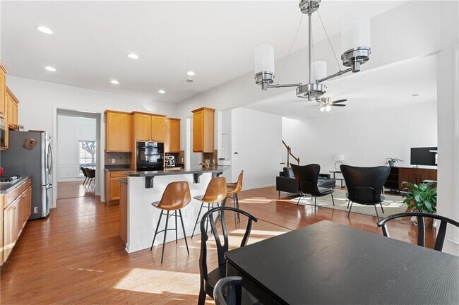 Building Photo - 2050 Willshire Glen